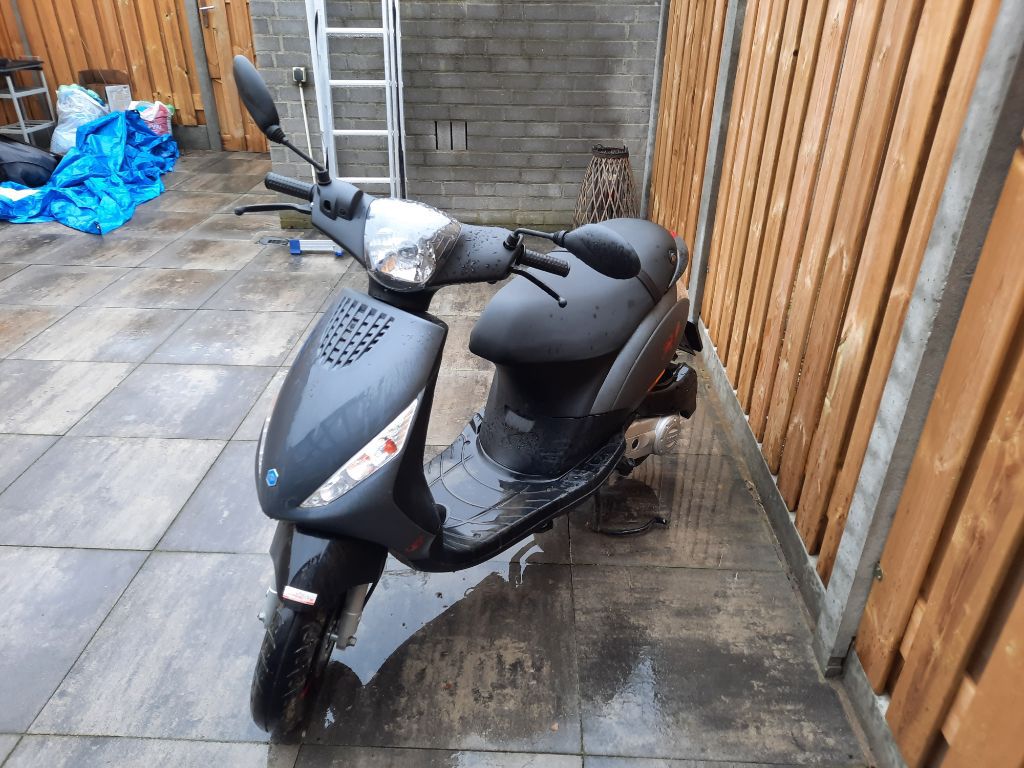 Piaggio zip mat grijs met alarmsysteem. : Snorfietsen en Snorscooters