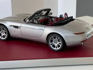 Modelauto's | groot | 1:5 tot 1:12 BMW Dealer Z8 1/12 KYOSHO  80430020877 Zilver met Display