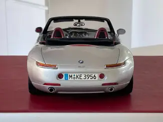 Modelauto's | groot | 1:5 tot 1:12 BMW Dealer Z8 1/12 KYOSHO  80430020877 Zilver met Display