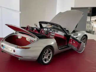 Modelauto's | groot | 1:5 tot 1:12 BMW Dealer Z8 1/12 KYOSHO  80430020877 Zilver met Display