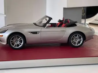 Modelauto's | groot | 1:5 tot 1:12 BMW Dealer Z8 1/12 KYOSHO  80430020877 Zilver met Display