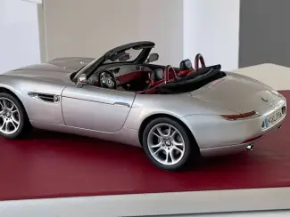 Modelauto's | groot | 1:5 tot 1:12 BMW Dealer Z8 1/12 KYOSHO  80430020877 Zilver met Display