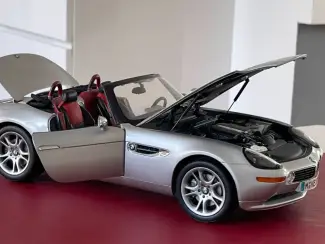 Modelauto's | groot | 1:5 tot 1:12 BMW Dealer Z8 1/12 KYOSHO  80430020877 Zilver met Display