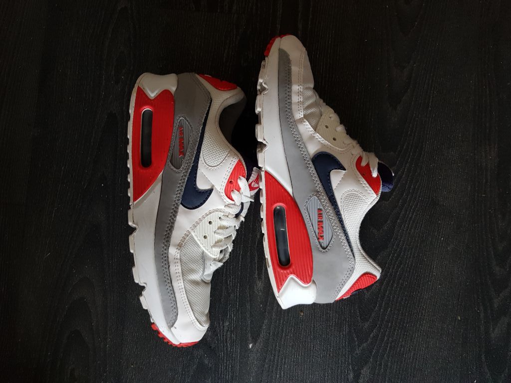 Nike air max 90. 3 mnd oud. Maat 41 Hoogstens 15x op gelopen! € : Schoenen