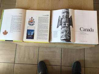 Reisboeken 2 boeken v.Canada ,oudere & vernieuwde versie TOP