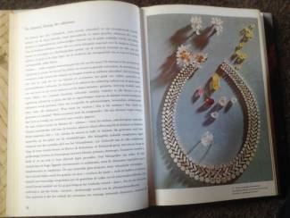 Boek ;Edelstenen ,Prachtige exemplaren ,modellen v/goudwerk