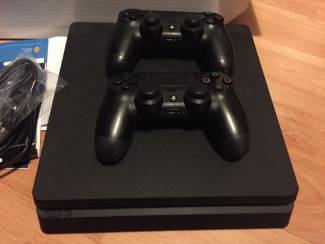 PS4 SLIM 500GB + 2 Controllers