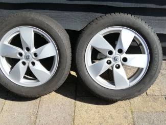 2 vredestein Quatrac 5 banden 205/55R17 M+S   6mm profiel