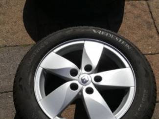 BMW onderdelen 2 vredestein Quatrac 5 banden 205/55R17 M+S 6mm profiel