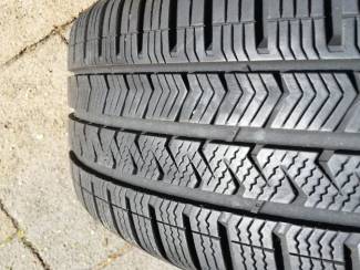 BMW onderdelen 2 vredestein Quatrac 5 banden 205/55R17 M+S 6mm profiel