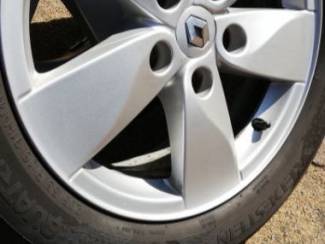 BMW onderdelen 2 vredestein Quatrac 5 banden 205/55R17 M+S 6mm profiel