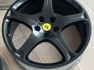 Autobanden Ferrari California Velgen 226000 SPEEDLINE Zwart