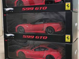 Modelauto's | midden | 1:18 en 1:24 3 x Hot wheels 1:18 ELITE Ferrari 599 GTO (Limited Edition)