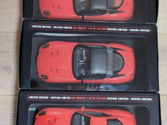 Modelauto's | midden | 1:18 en 1:24 3 x Hot wheels 1:18 ELITE Ferrari 599 GTO (Limited Edition)