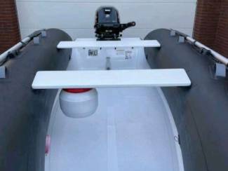 Rubberboten Grand Rib rubberboot buitenboordmotor en trailer
