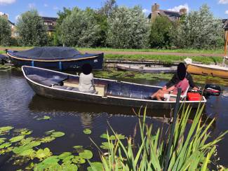 Boot Stalen Vlet met buitenboordmotor Mercury