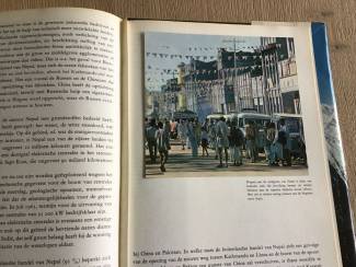 Reisboeken Nepal, is een land in Azie, gelegen in de Himalaya tussen  tussen
