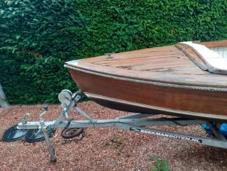 Motorboten Te restaureren houten boot 4m uit de jaren 60. Met trailer