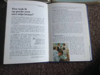 Studieboeken Encyclopedie van AtotZ,jongeren vragen,beknopte spaakkunst enz...