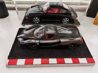 Modelauto's | groot | 1:5 tot 1:12 Ferrari Enzo Model 1:10 met display 46 cm