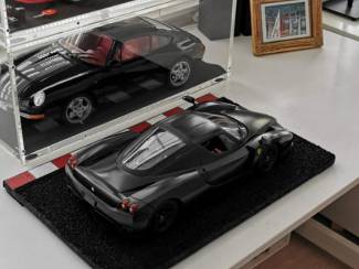 Modelauto's | groot | 1:5 tot 1:12 Ferrari Enzo Model 1:10 met display 46 cm