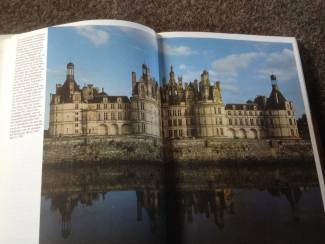 Overige Boeken en Diversen Boek De Fraaiste Kastelen v/d Loire ,mooie foto's en tekst