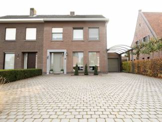 Huizen te koop Volledig gerenoveerde woning met 3 slaapkamers