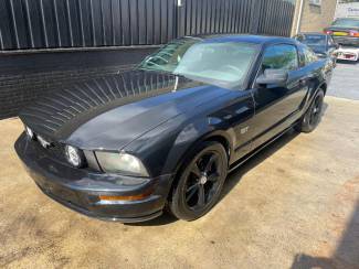 ford mustang v8 autom bj2006 zeer mooi en goed apk nieuw