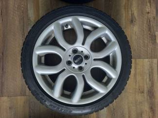 Autobanden Mini velgen (set) 4 gaats, Bridgestone winterbanden 205/45 R17