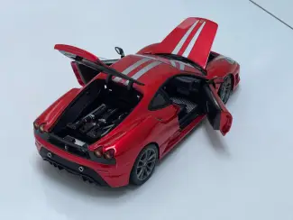 Modelauto's | midden | 1:18 en 1:24 Ferrari 430 Scuderia Hot wheels Elite 60th anniversary edition.