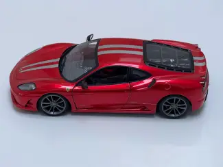 Modelauto's | midden | 1:18 en 1:24 Ferrari 430 Scuderia Hot wheels Elite 60th anniversary edition.