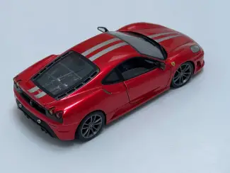 Modelauto's | midden | 1:18 en 1:24 Ferrari 430 Scuderia Hot wheels Elite 60th anniversary edition.