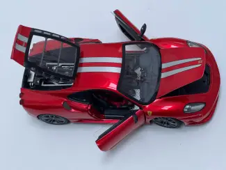 Modelauto's | midden | 1:18 en 1:24 Ferrari 430 Scuderia Hot wheels Elite 60th anniversary edition.