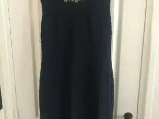 Jurken Mooie sjieke donkerblauwe jurk met jasje voor dames maat 42.