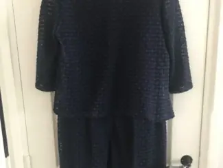 Jurken Mooie sjieke donkerblauwe jurk met jasje voor dames maat 42.
