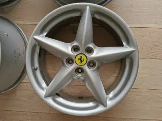 Autobanden OEM Ferrari 360 velgenset 18 inch 164173 + 164175
