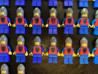 Poppetjes en Figuurtjes Lego minifiguren / Ridders jaren 80. - 46 stuks.