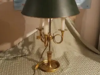 Lampen Prachtige oude BOUILLOTTE-lamp in BRONS / MESSING, 3 takken, in T