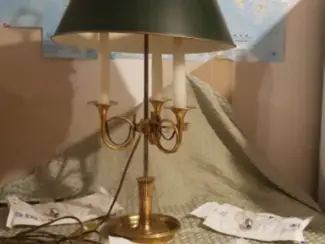 Lampen Prachtige oude BOUILLOTTE-lamp in BRONS / MESSING, 3 takken, in T