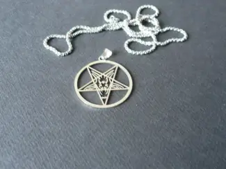 pentagram hanger met ketting ,death black gothic occult