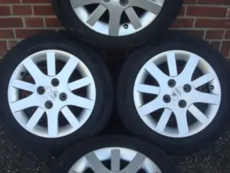 Autobanden 15 Inch Hockenheim Velgen Peugeot 207 CC 4x108