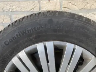 Autobanden Twee winterbanden op velg (VW - Skoda - Audi - Seat)