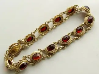 Armbanden Gouden armband 21cm lengte met granaat van 8mm
