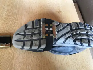 2 Metalen haken te plaatsen onder je schoen wanneer het glad is