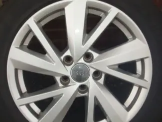 17 inch Original Audi Q2 T-ROC Ve;lgen en Banden Steek 5x112