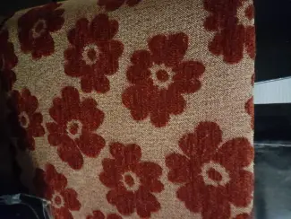 Met de handgemaakte fauteuil