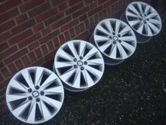 Autobanden 16 Originele Seat Arona 16 inch Velgen Steek 5x100