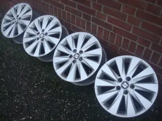 Autobanden 16 Originele Seat Arona 16 inch Velgen Steek 5x100