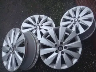Autobanden 16 Originele Seat Arona 16 inch Velgen Steek 5x100