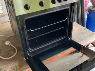 Inbouw Elektrische oven met keramische kookplaat.